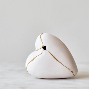 Kintsugi hart stone