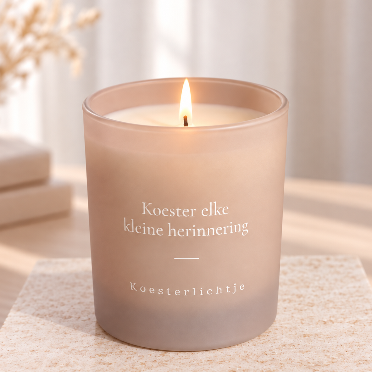 Brandend zacht beige Koesterlichtje als warme troost bij verlies